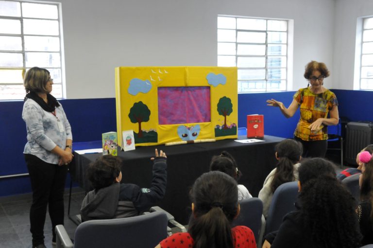 Teatro de Fantoches do Procon Guarulhos conscientiza crianças sobre consumo consciente