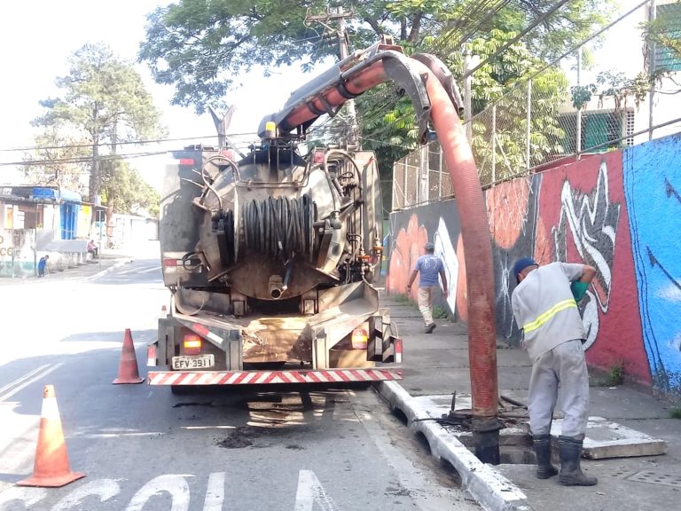 Avenida José Miguel Ackel recebe serviços de zeladoria nesta quinta-feira
