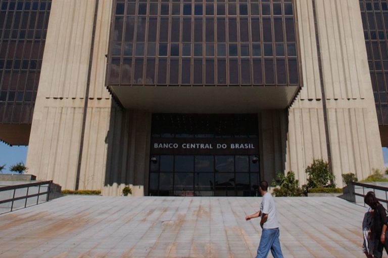 Estimativa de inflação cai pela 11ª vez seguida para 3,26%