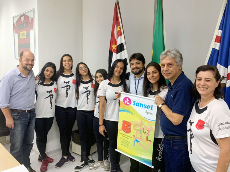 Ginastas guarulhenses que estarão no Pan-americano do México são recebidas no Paço Municipal