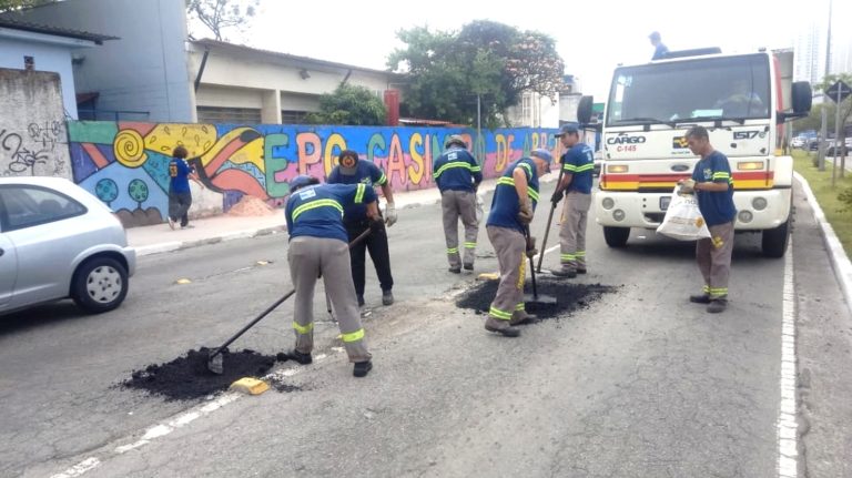 Prefeitura executa manutenções de buracos nesta segunda-feira