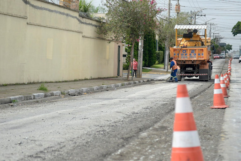Prefeitura realiza o recapeamento de diversas vias da cidade