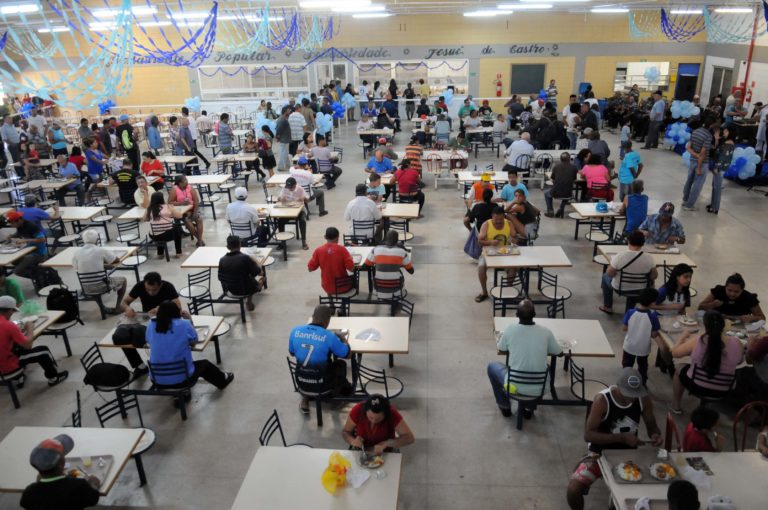 Empresas doam 165 mil marmitas descartáveis aos restaurantes populares de Guarulhos