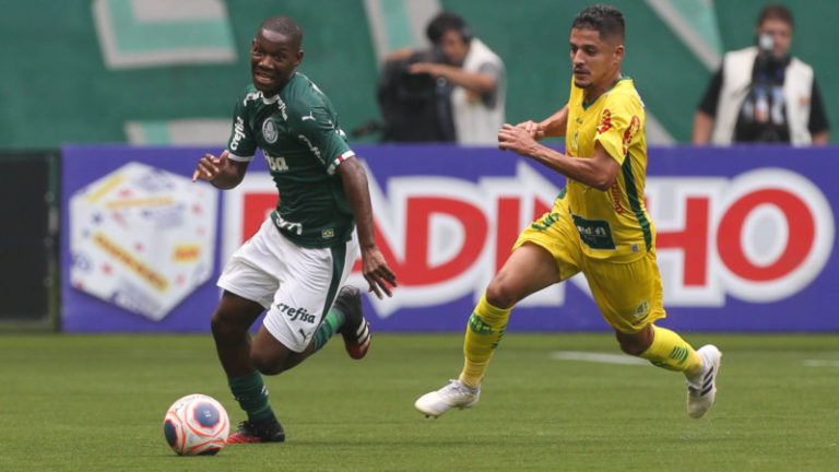 Paulistão terminará em campo e pode ter portões fechados, decide FPF