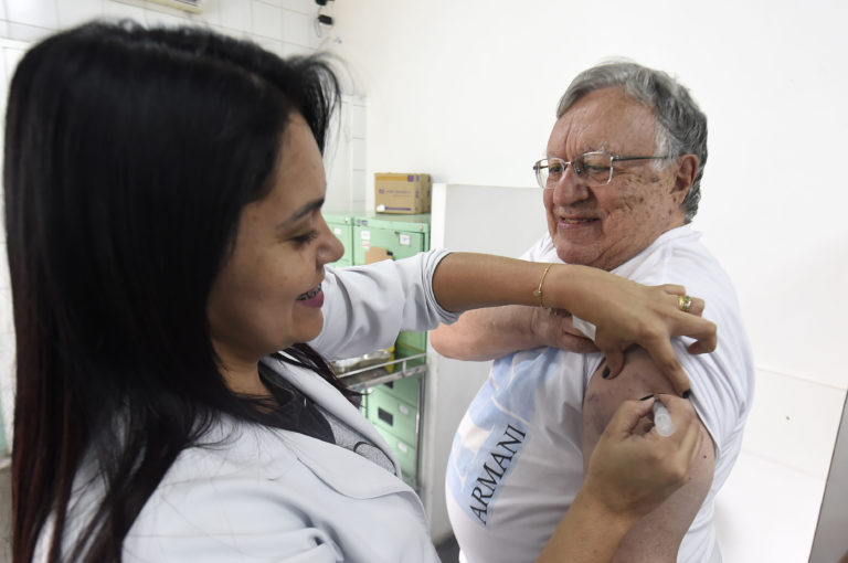 Vacinação contra a gripe contempla novos grupos a partir desta quinta-feira