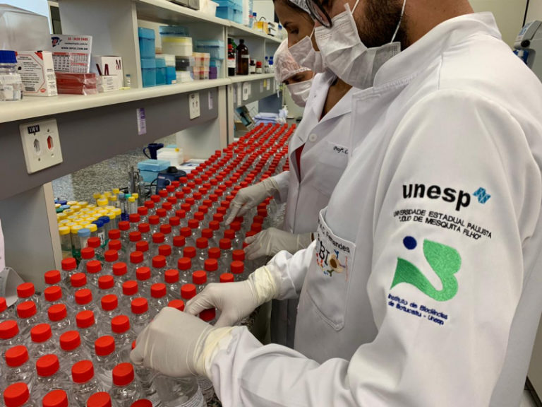 Cientistas da Unesp produzem antisséptico para prevenção ao novo coronavírus