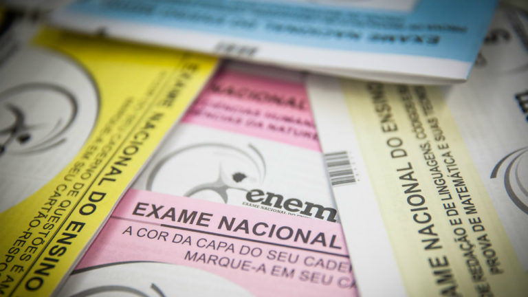 Plataforma abre 20 mil vagas gratuitas para alunos de escolas públicas estudarem para ENEM e vestibulares