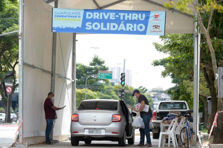 Terceira edição do Drive-Thru Solidário arrecada 2,48 toneladas de alimentos
