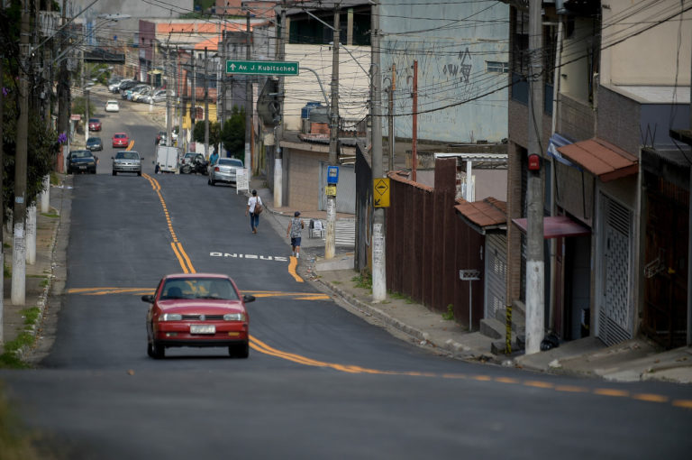 Recapeamentos em 38 vias de 12 bairros beneficiam população de todas regiões de Guarulhos