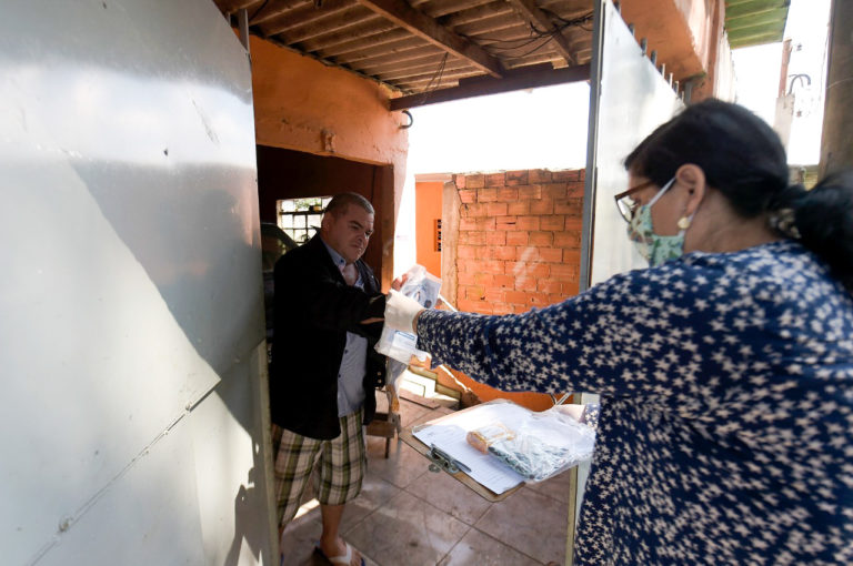 Máscaras pela Vida chega a comunidades do Recreio São Jorge e da Vila Carmela
