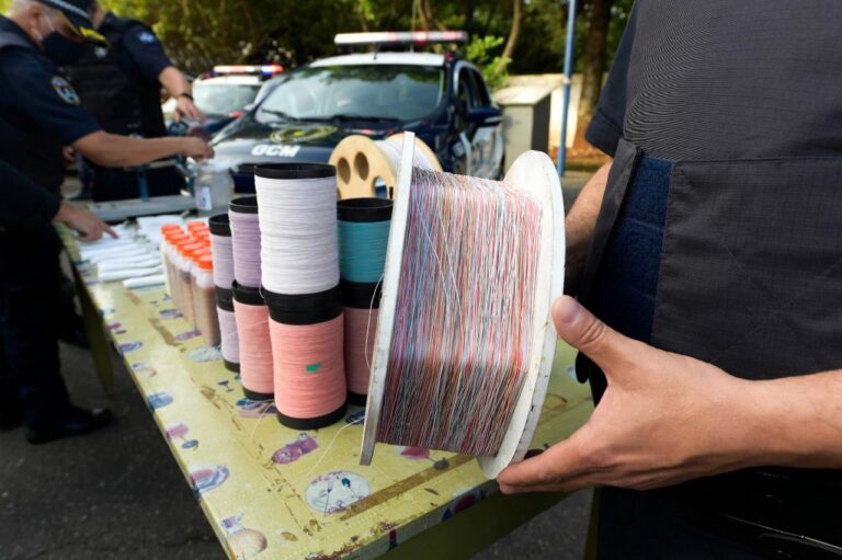Prefeitura e GCM apreendem produtos para produção de cerol em dois bairros