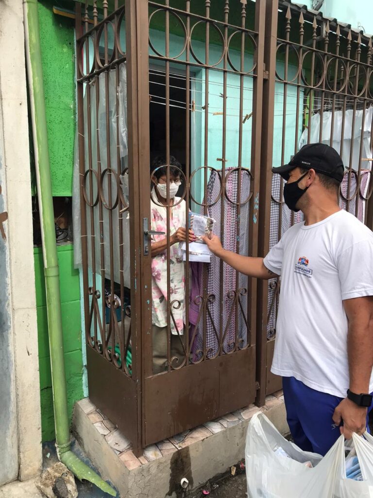 800 kits com máscaras são entregues em comunidades do Santa Mena e do Flor da Montanha