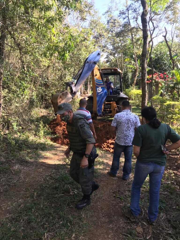 Prefeitura instala novas barreiras para impedir invasões em áreas de proteção ambiental