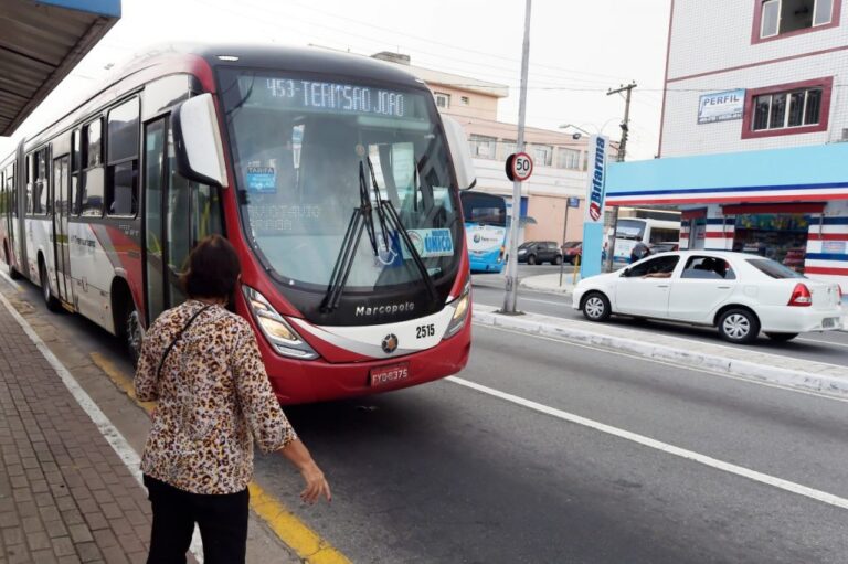 Cartões de idosos voltam a funcionar no transporte público sem restrições a partir de segunda-feira
