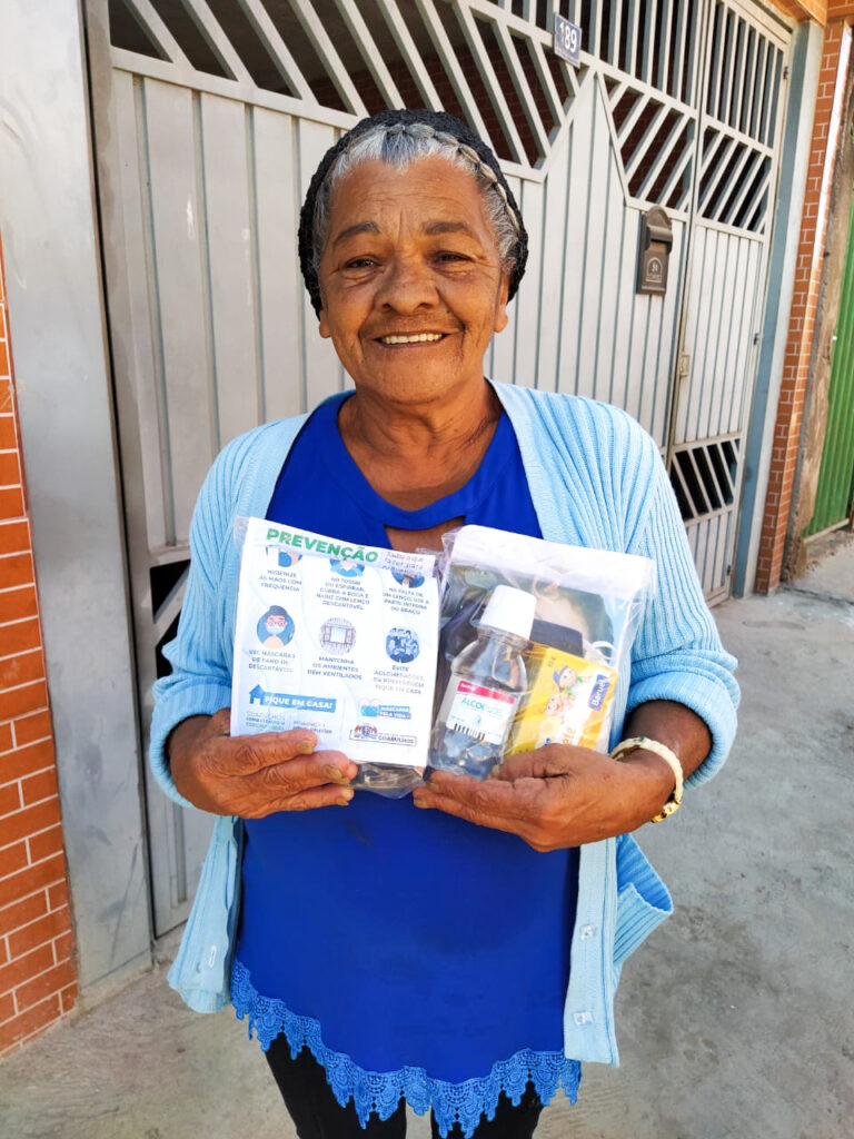 Prefeitura entrega mais de 82 mil máscaras de pano nas comunidades