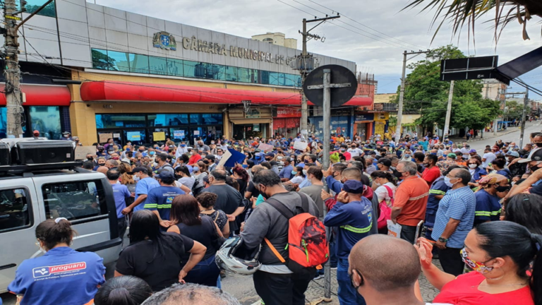 Projeto que pede a extinção da Proguaru gera protesto na manhã de hoje
