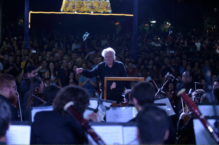 Orquestra Gru Sinfônica e maestro João Carlos Martins apresentam espetáculo em homenagem a Guarulhos