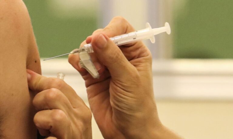 Quase 5 mil pessoas já receberam as duas doses da CoronaVac em Guarulhos