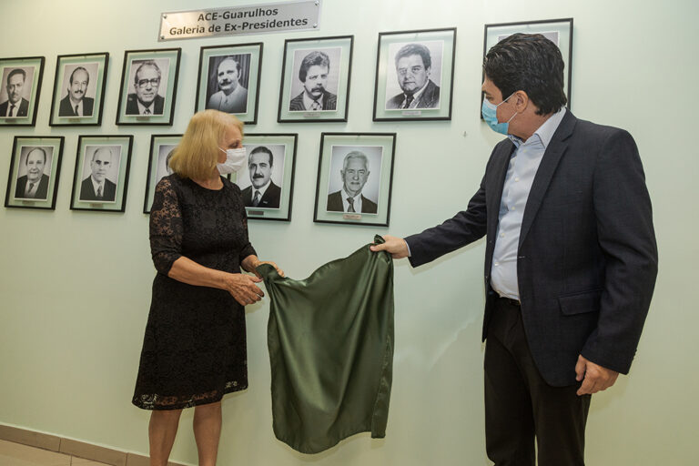 ACE-Guarulhos homenageia Vilson Caldas com quadro na galeria de ex-presidentes