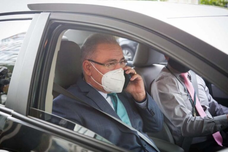 Próximo ministro da Saúde promete continuar as polêmicas políticas de Bolsonaro