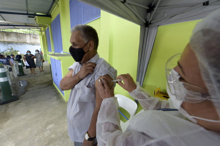 Vacinação em Guarulhos prossegue com 2ª dose para idosos com 85 anos ou mais nesta sexta