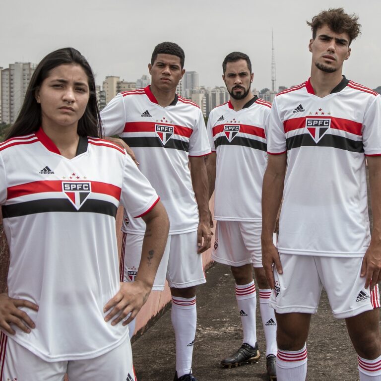 São Paulo lança nova camisa para a temporada