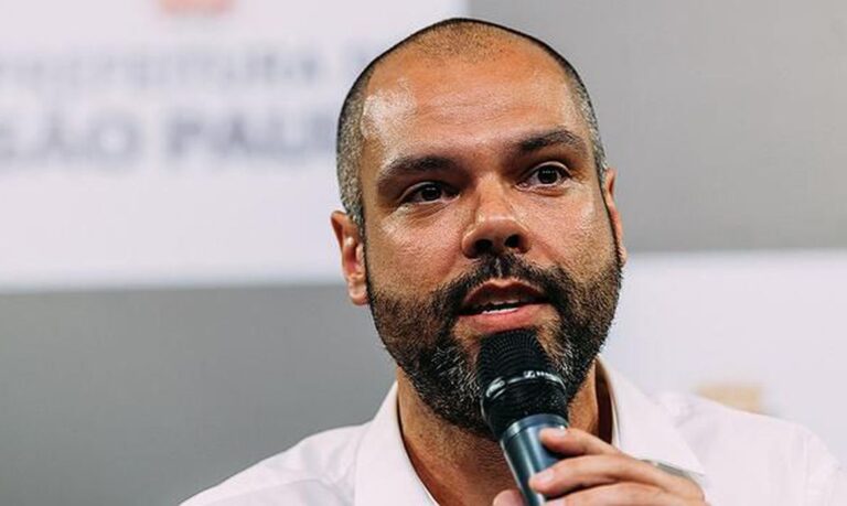 Antecipação de feriados em SP fez isolamento aumentar, diz prefeito Bruno Covas