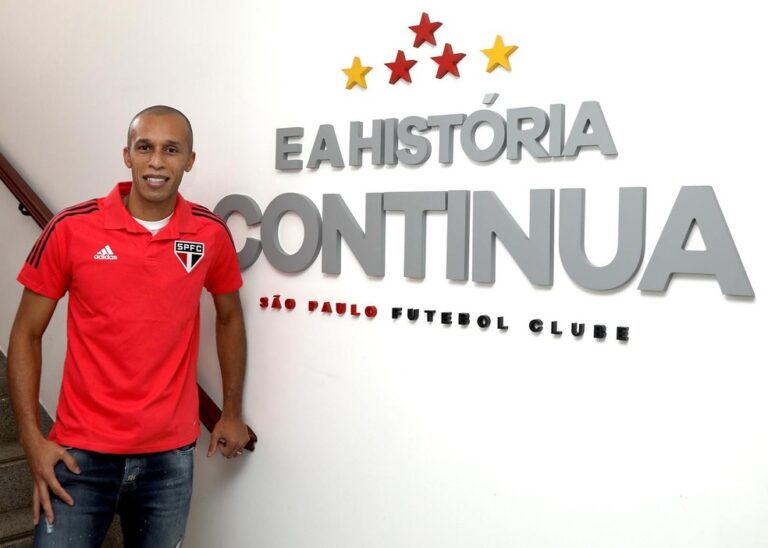 Zagueiro Miranda retorna ao São Paulo após 10 anos na Europa