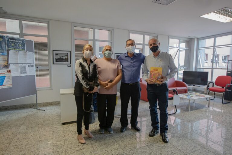 Agentes de leitura participam de encontro com membros da Academia Guarulhense de Letras