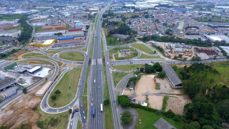 Prefeitura prioriza tráfego de carros e ônibus no Trevo de Bonsucesso com restrição de horários para caminhões