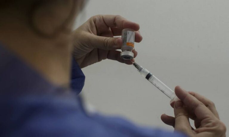 Governo verifica 50 mil inconsistências nas vacinações, como doses aplicadas em falecidos