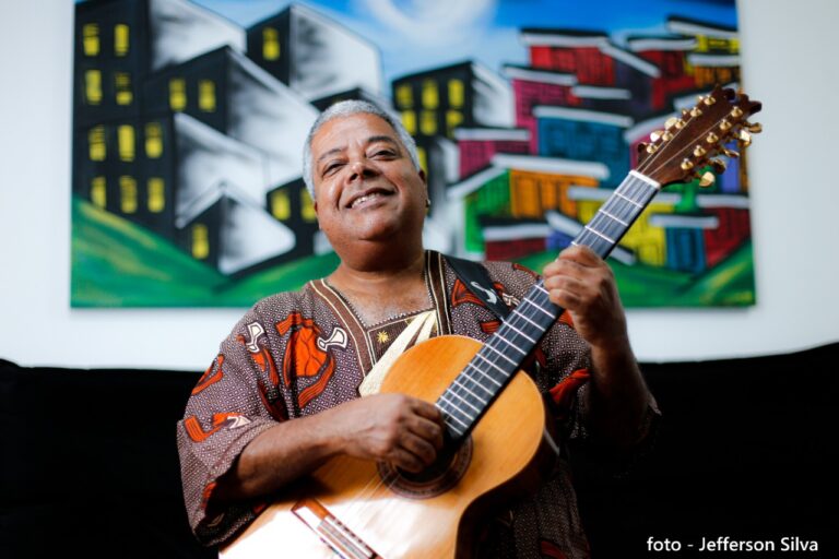 CEUs de Guarulhos apresentam live com o músico Amauri Falabella