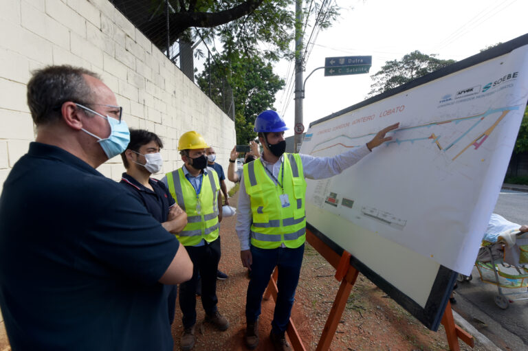 Prefeitura inicia construção de corredor de ônibus na avenida Monteiro Lobato