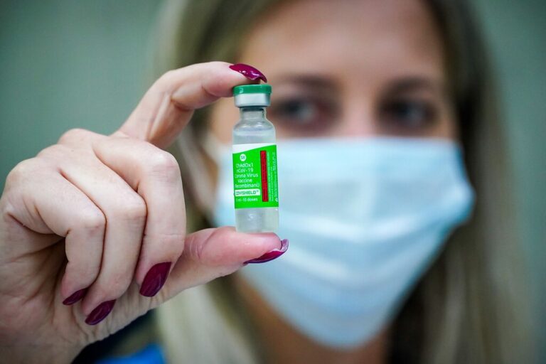 Covid-19: Fiocruz vai entregar 5 milhões de doses de vacina na sexta
