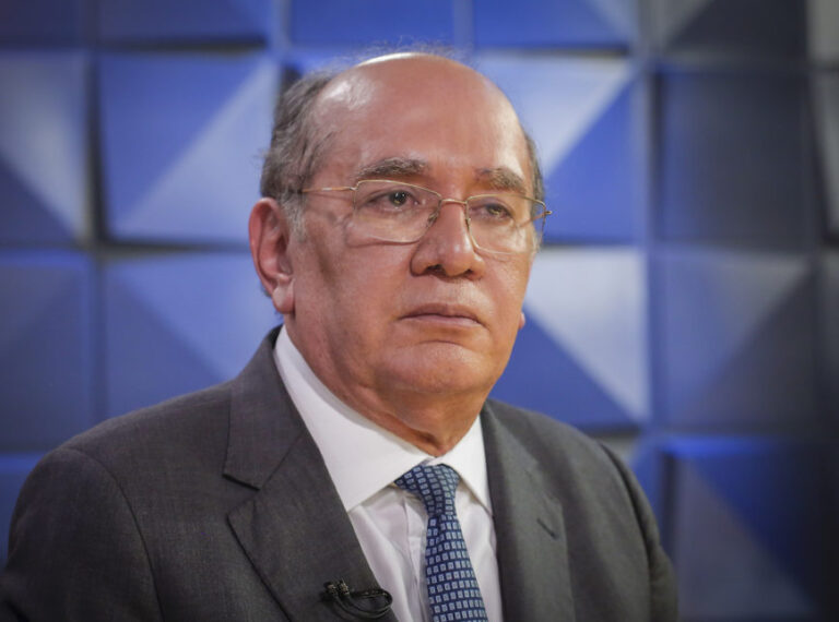 Gilmar vota por deixar Estados decidirem sobre cultos; STF retomará discussão na 5ª