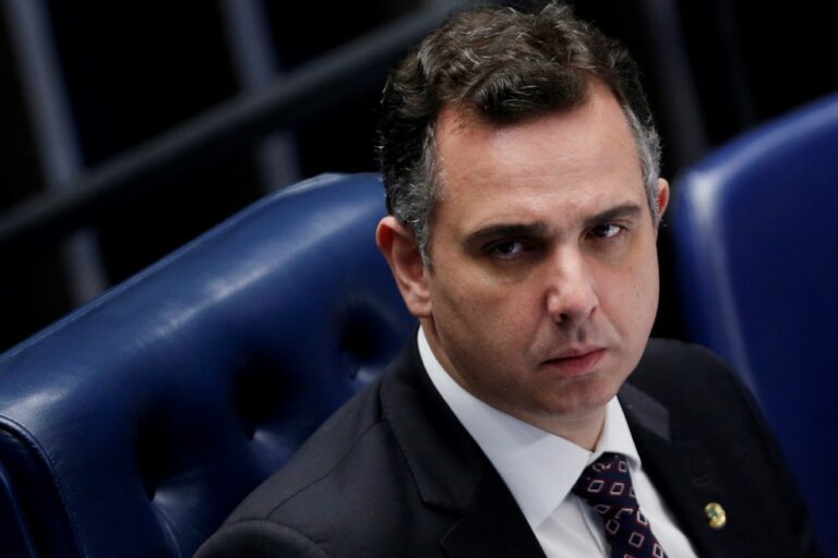Presidente do Senado defende nova MP para estender auxílio emergencial