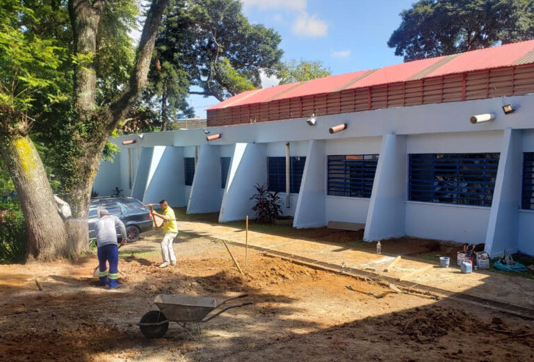 Prefeitura revitaliza escolas municipais no Pimentas e no Ponte Alta