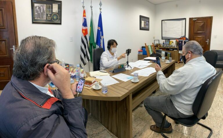 Guarulhos quer criar barreira contra o coronavírus com vacinação de toda a população