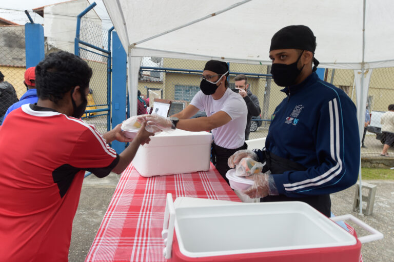 Restaurante do Bem já distribuiu mais de 13 mil refeições gratuitas à população vulnerável
