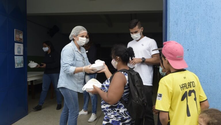 Restaurante do Bem completa um mês com mais de 32 mil refeições distribuídas