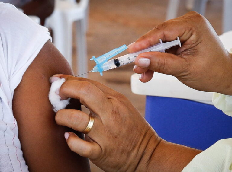 Começa em julho vacinação da faixa 55 a 59 anos e educadores de 18 a 46 anos