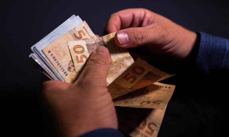 Trabalhadores começam a receber hoje benefício emergencial