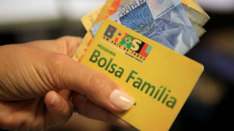 Auxílio emergencial: beneficiários do Bolsa Família recebem hoje