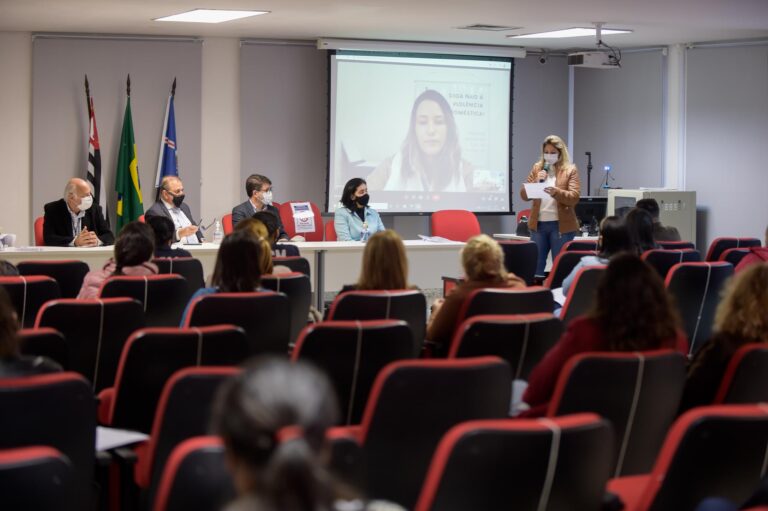 Prefeitura capacita equipe da Casa Abrigo Reflorescer