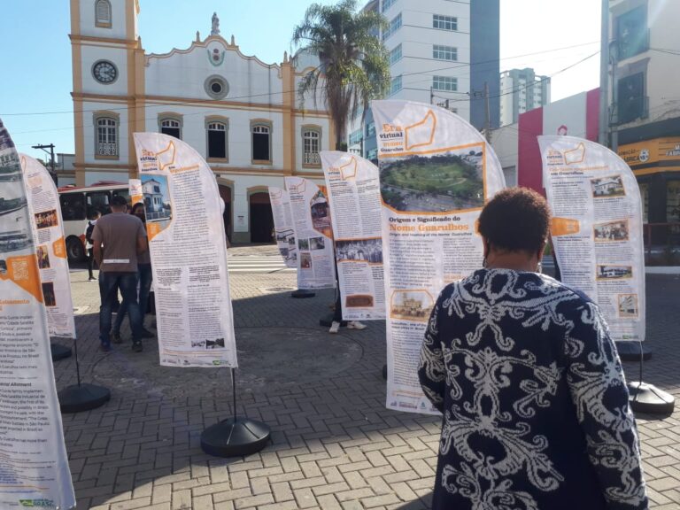 Exposição itinerante com a história da cidade chega ao calçadão da rua Dom Pedro II