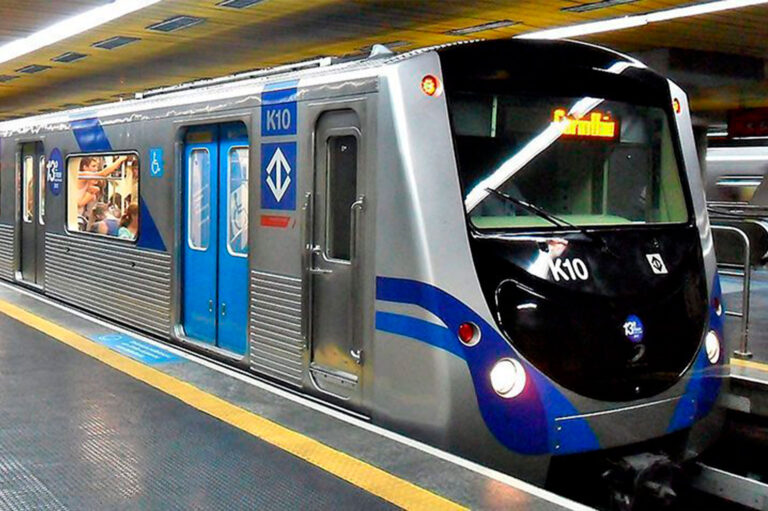 Linhas 8 e 9 de trens tem problemas de circulação em São Paulo