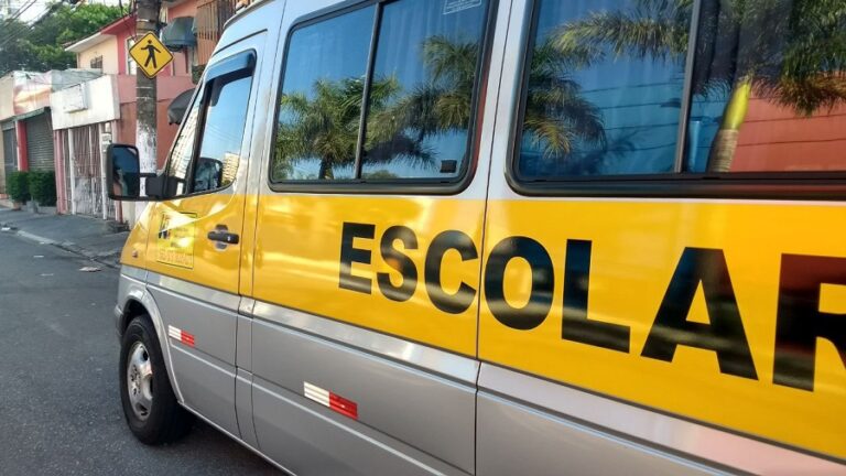 Trabalhadores do transporte escolar serão vacinados no Fácil STMU nos dias 14 e 15