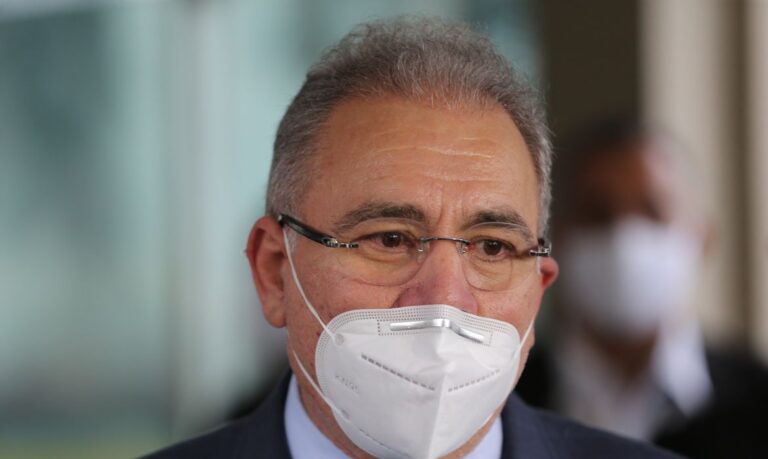 Queiroga fala sobre antecipação de vacinas e campanha de imunização