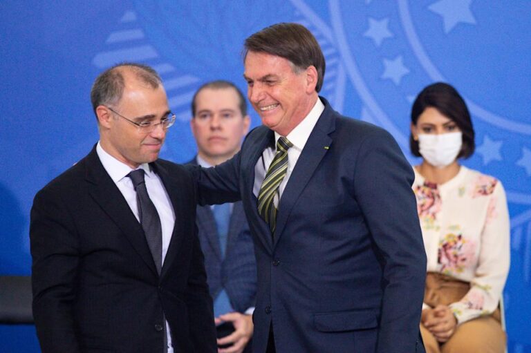 Bolsonaro indica André Mendonça ao Supremo Tribunal Federal