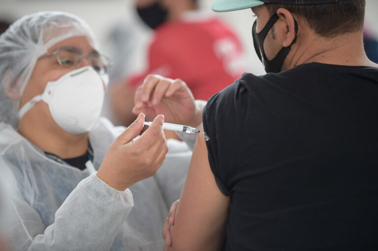 Guarulhos vacinará pessoas de 27 anos ou mais contra a covid-19 a partir de segunda-feira